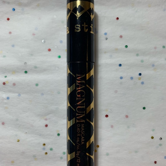 Stila Magnum XXX Mascara + Kiss Me Heroine Make Smooth Liquid Eyeliner - Picture 2 of 5